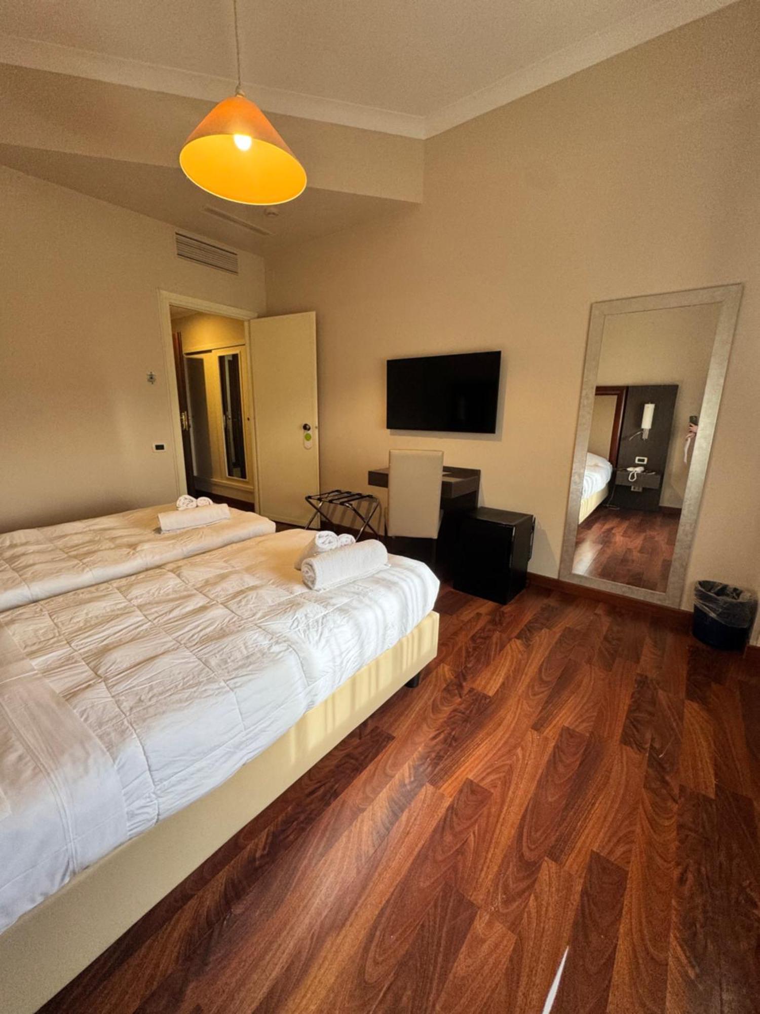 Grand Hotel Lamezia Lamezia Terme Bagian luar foto