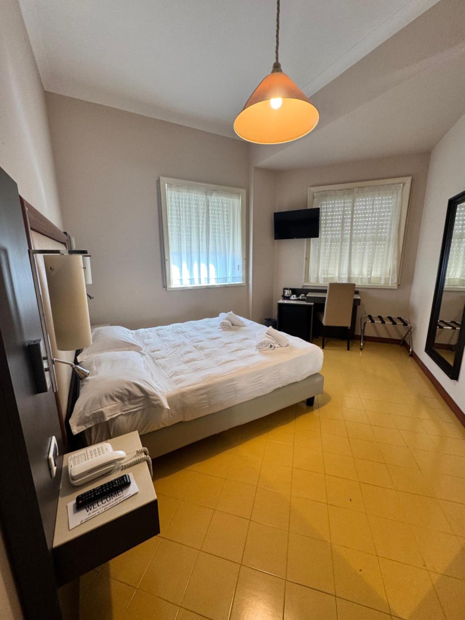 Grand Hotel Lamezia Lamezia Terme Bagian luar foto