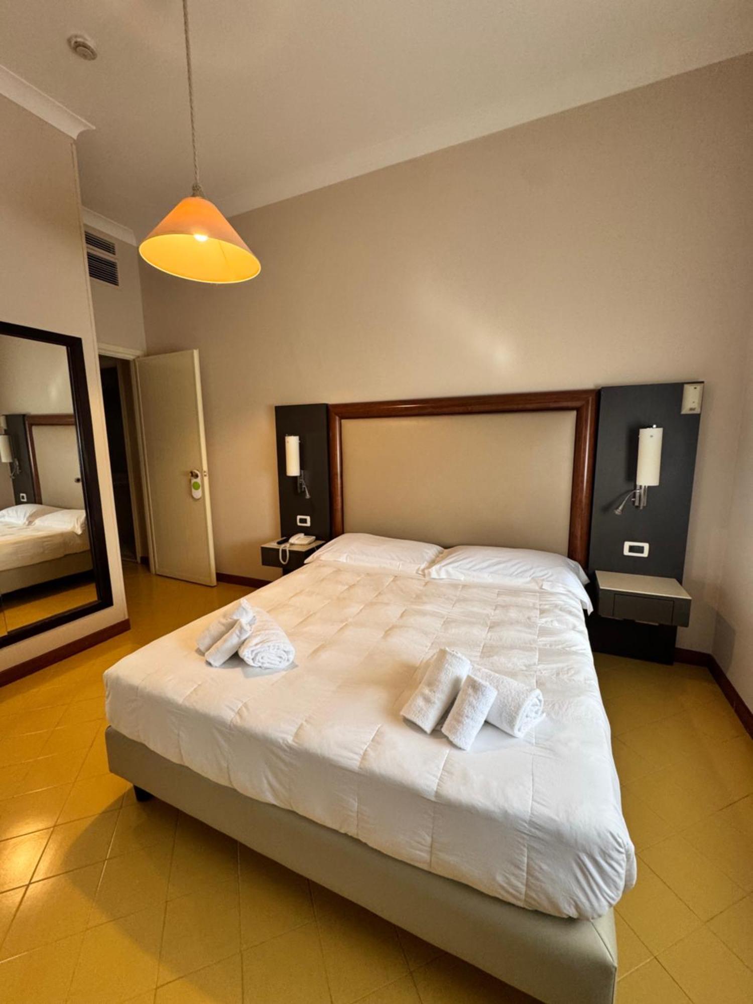 Grand Hotel Lamezia Lamezia Terme Bagian luar foto