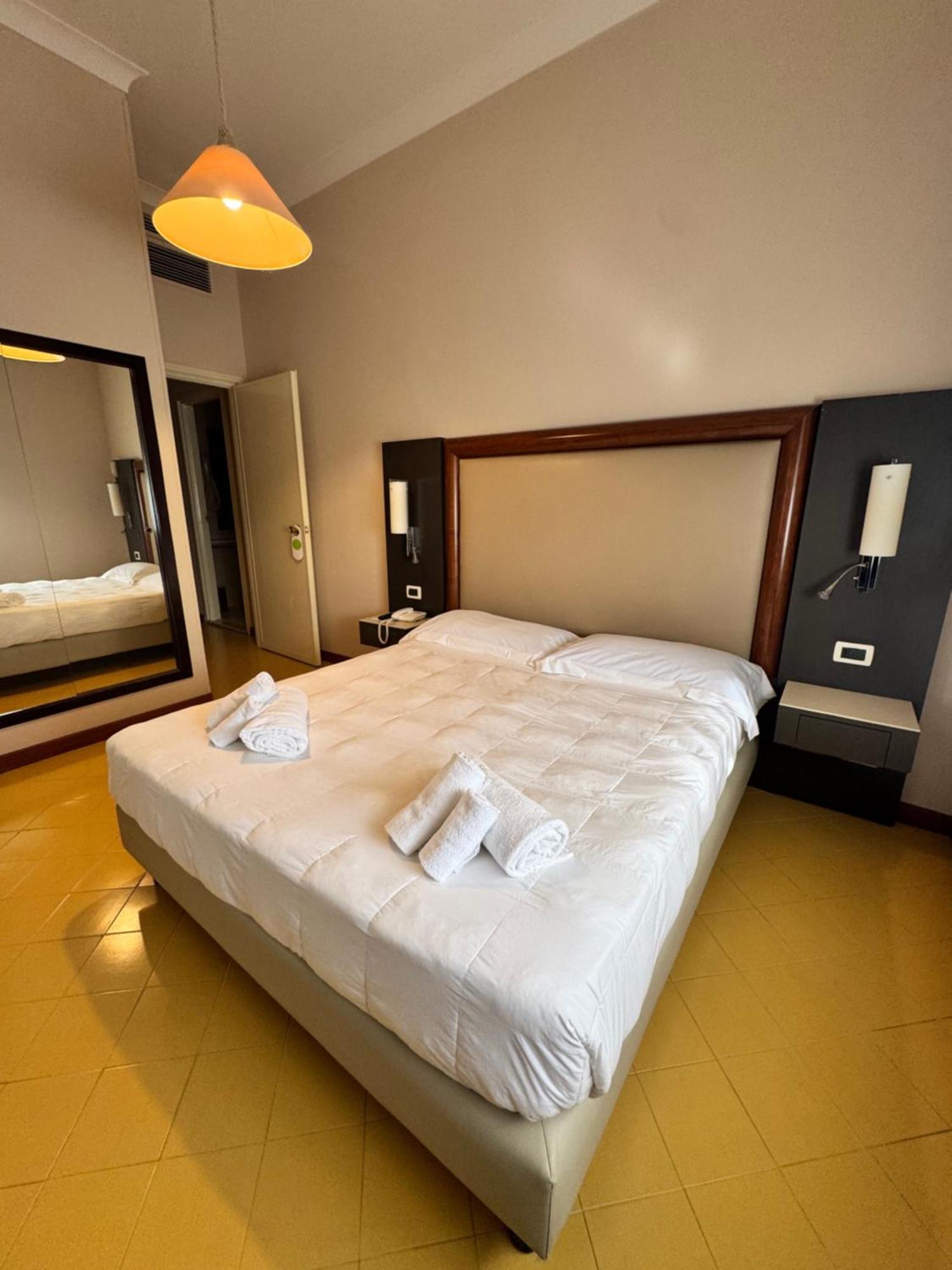 Grand Hotel Lamezia Lamezia Terme Bagian luar foto